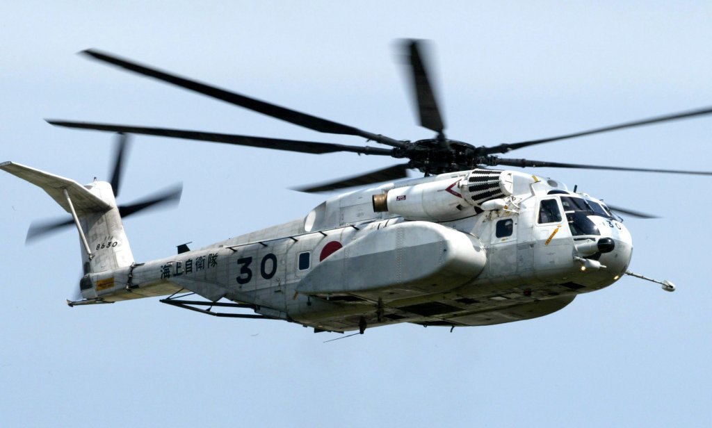 IWAKUNI, JAPAN - MAY 5: A minesweeping helicopter MH-53E of Maritime Self-Defense Forces takes off during Marine Corps Air Station (MCAS) Iwakuni Friendship Day at MCAS May 5, 2004 in Iwakuni, Japan. In the afternoon, a tent at the air show blew over injuring nine people after the MH-53E took off. The injured were taken to a hospital on the base. (Photo by Koichi Kamoshida/Getty Images)