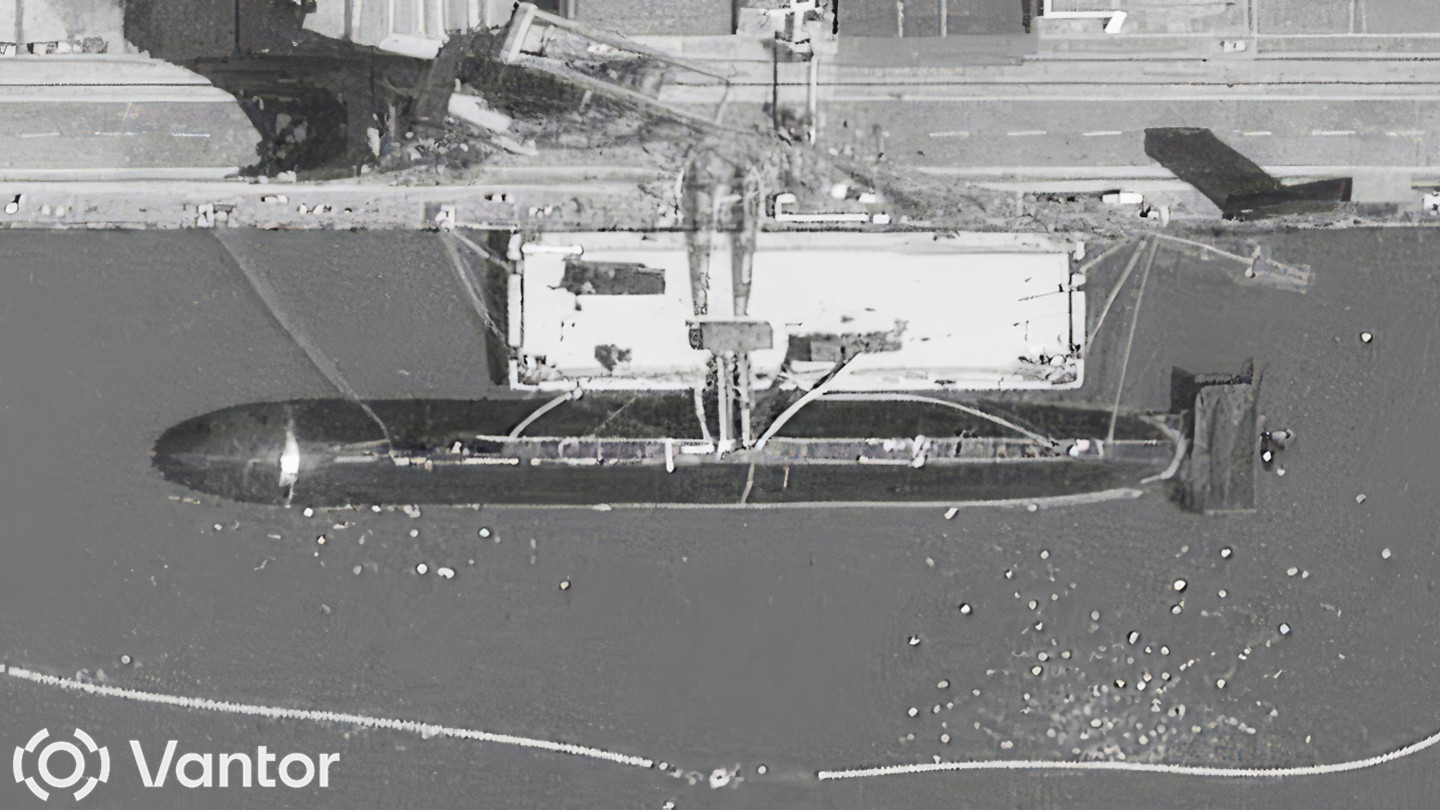 New Large Chinese Submarine With Very Unique Feature Just Caught On Satellite Imagery