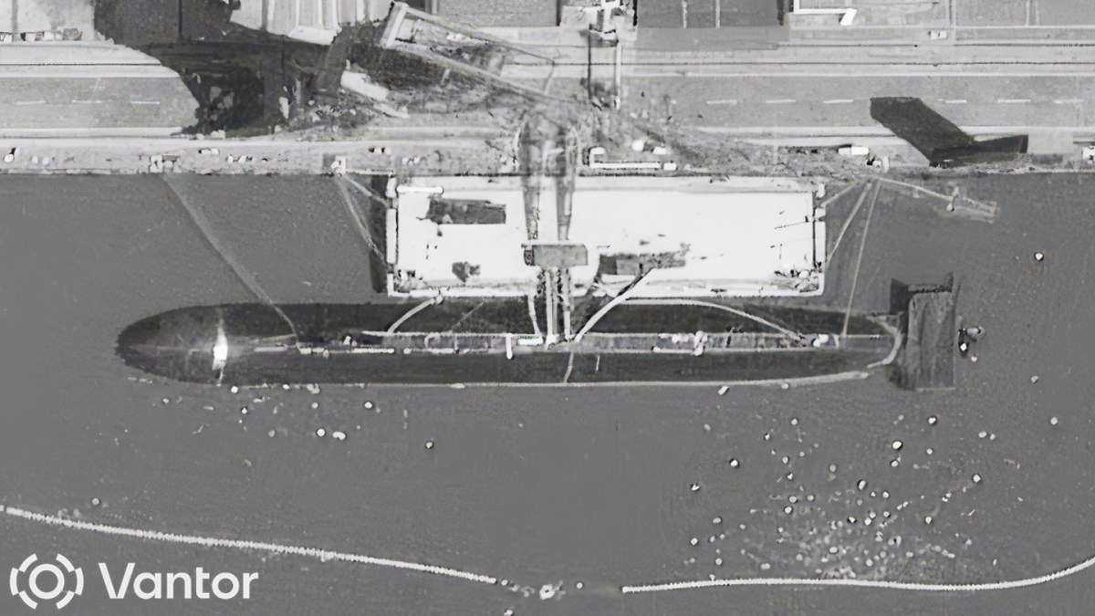 New Large Chinese Submarine With Very Unique Feature Just Caught On Satellite Imagery