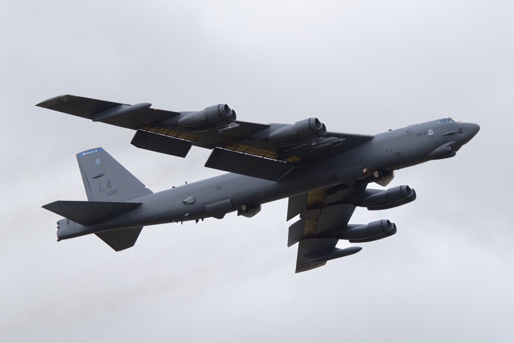 US B-52 Bombers Depart England After Iran Deployment