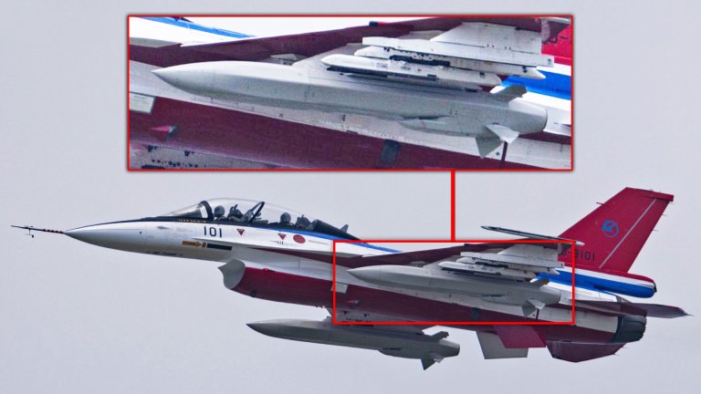 A pair of previously unseen missiles slung beneath the wings of a Japan Air Self-Defense Force (JASDF) Mitsubishi F-2 fighter underscores the progress Tokyo is making on expanding its long-range strike arsenal. While the weapon has not been officially identified, its size, configuration, and timing strongly suggest it could be the air-launched version of Japan’s new Type 25 Surface-to-Ship Missile (25SSM).