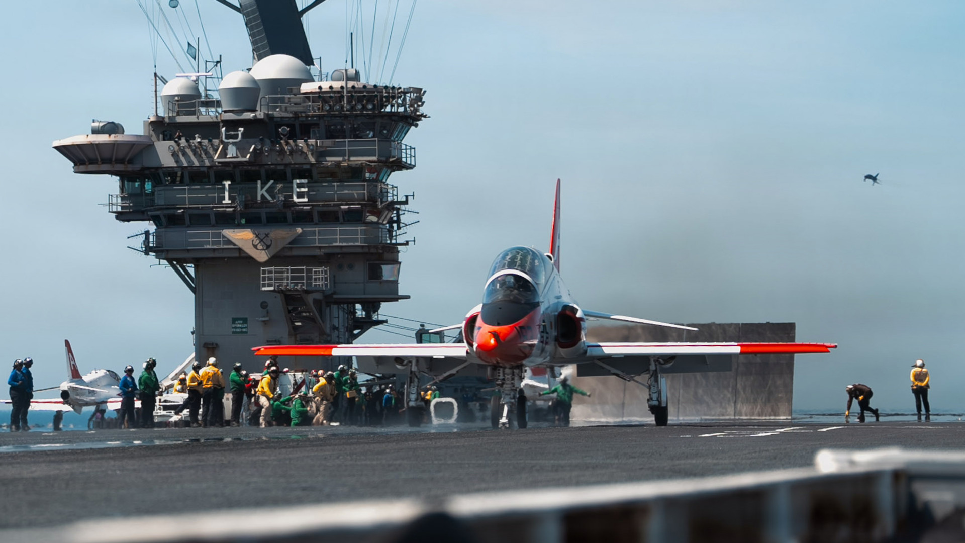 Piloci US Navy wciąż mogą zdobyć kwalifikacje lotniskowcowe mimo zmian wymogów