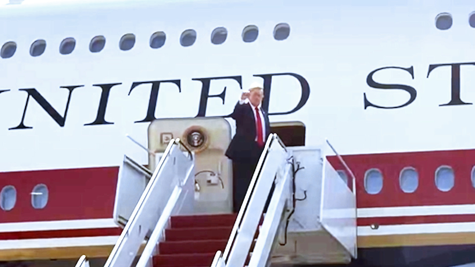 VC-25B Bridge Aircraft Makes First Flight As Air Force One With