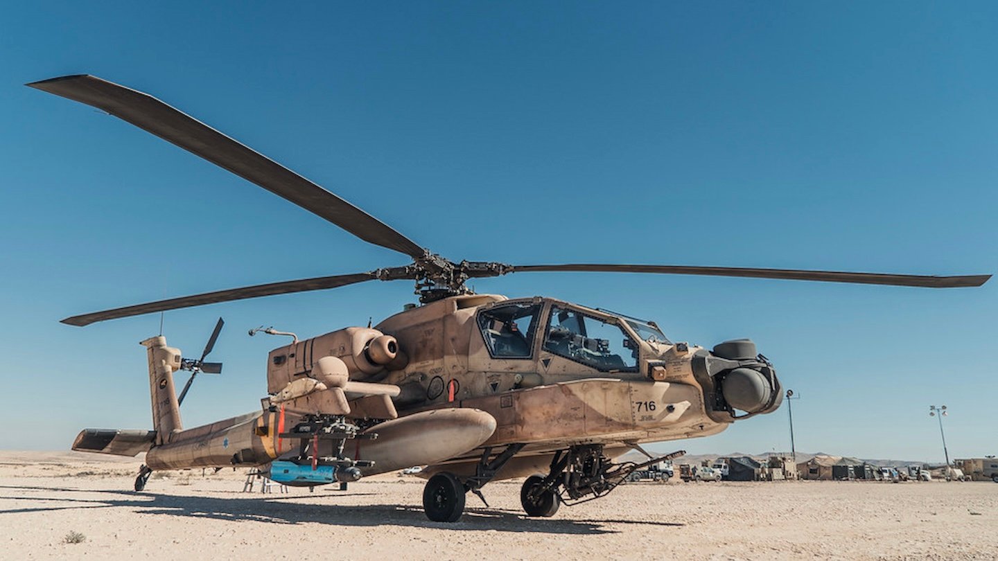 Izrael przesuwa śmigłowce Apache bliżej granicy z Libanem i Syrią