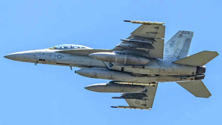 A full look at the F/A-18F from VX-31 carrying the AIM-260.