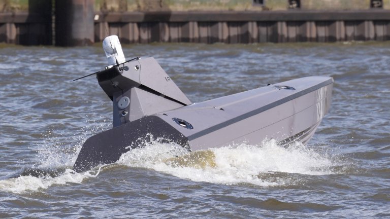 30 March 2026, Hamburg: The Kraken K3 Scout drone drives through the port while Federal Minister of the Interior Dobrindt meets Hamburg's Senator of the Interior Grote. Topics of the meeting include the expansion of civilian defense capabilities, security in the Port of Hamburg and effective defense against hybrid threats and attacks.