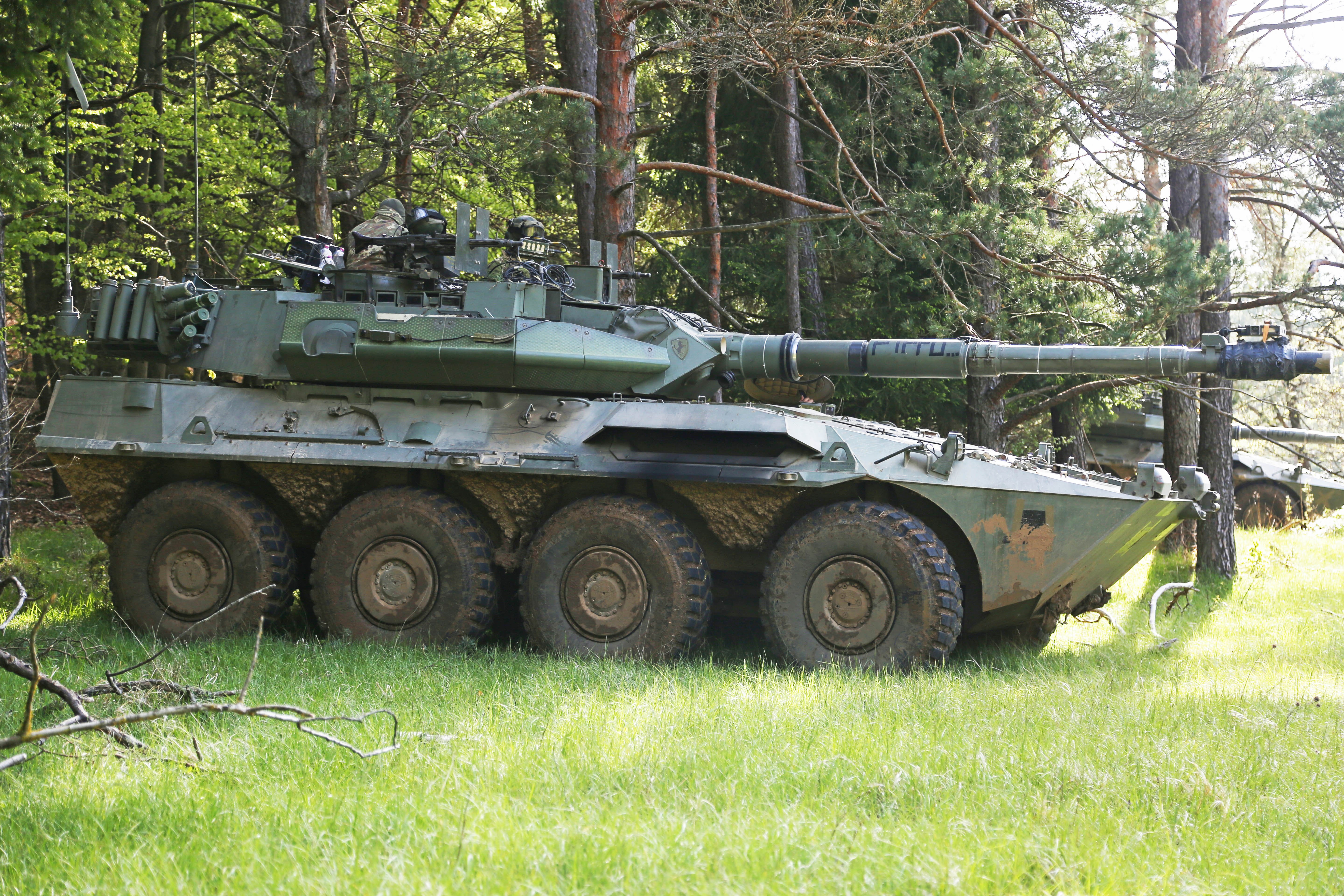 Italian soldiers of the 6th Cavalry Regiment, Aosta Mechanized Brigade observe their sector of fire with a Centauro B1 Tank Destroyer while conducting a simulated assault during Saber Junction 17 at the Hohenfels Training Area, Germany, May 11, 2017. Saber Junction 17 is the U.S. Army Europe’s 2d Cavalry Regiment’s combat training center certification exercise, taking place at the Joint Multinational Readiness Center in Hohenfels, Germany, Apr. 25-May 19, 2017. The exercise is designed to assess the readiness of the regiment to conduct unified land operations, with a particular emphasis on rehearsing the transition from garrison to combat operations, and exercising operational and tactical decision-making skills. Saber Junction 17 includes nearly 4,500 participants from 13 NATO and European partner nations. (U.S. Army photo by Pfc. Zachery Perkins)