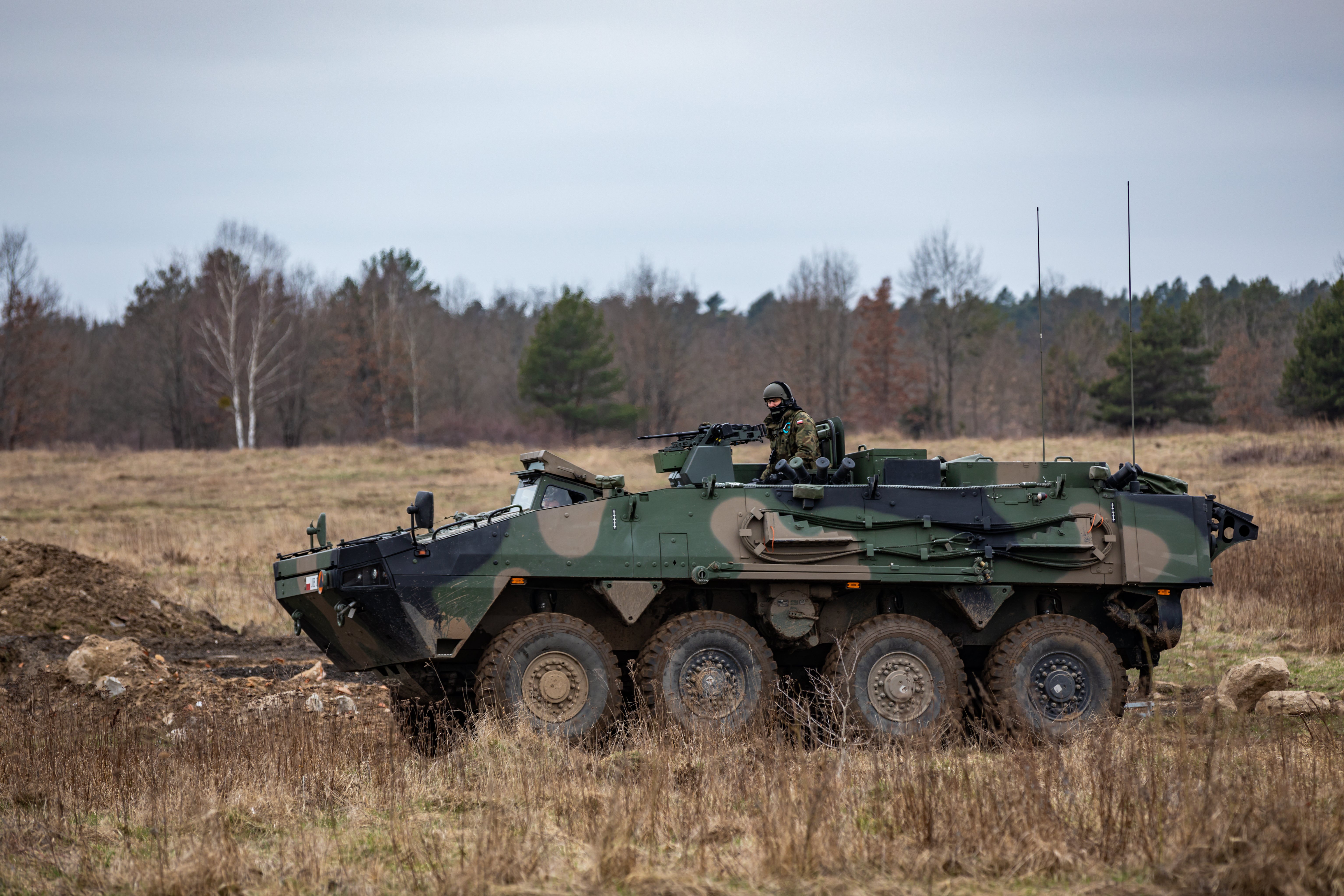 Polish soldiers assigned to the 15th Mechanized Infantry Brigade maneuver a Rosomak-S armored modular vehicle into position during Amber Lynx, a combined live fire exercise at Bemowo Piskie, Poland, April 6, 2023. The 4th Infantry Division’s mission in Europe is to engage in multinational training and exercises across the continent, working alongside NATO allies and regional security partners to provide combat-credible forces to V Corps, America’s forward deployed corps in Europe. (U.S. Army National Guard photo by Sgt. Lianne M. Hirano)