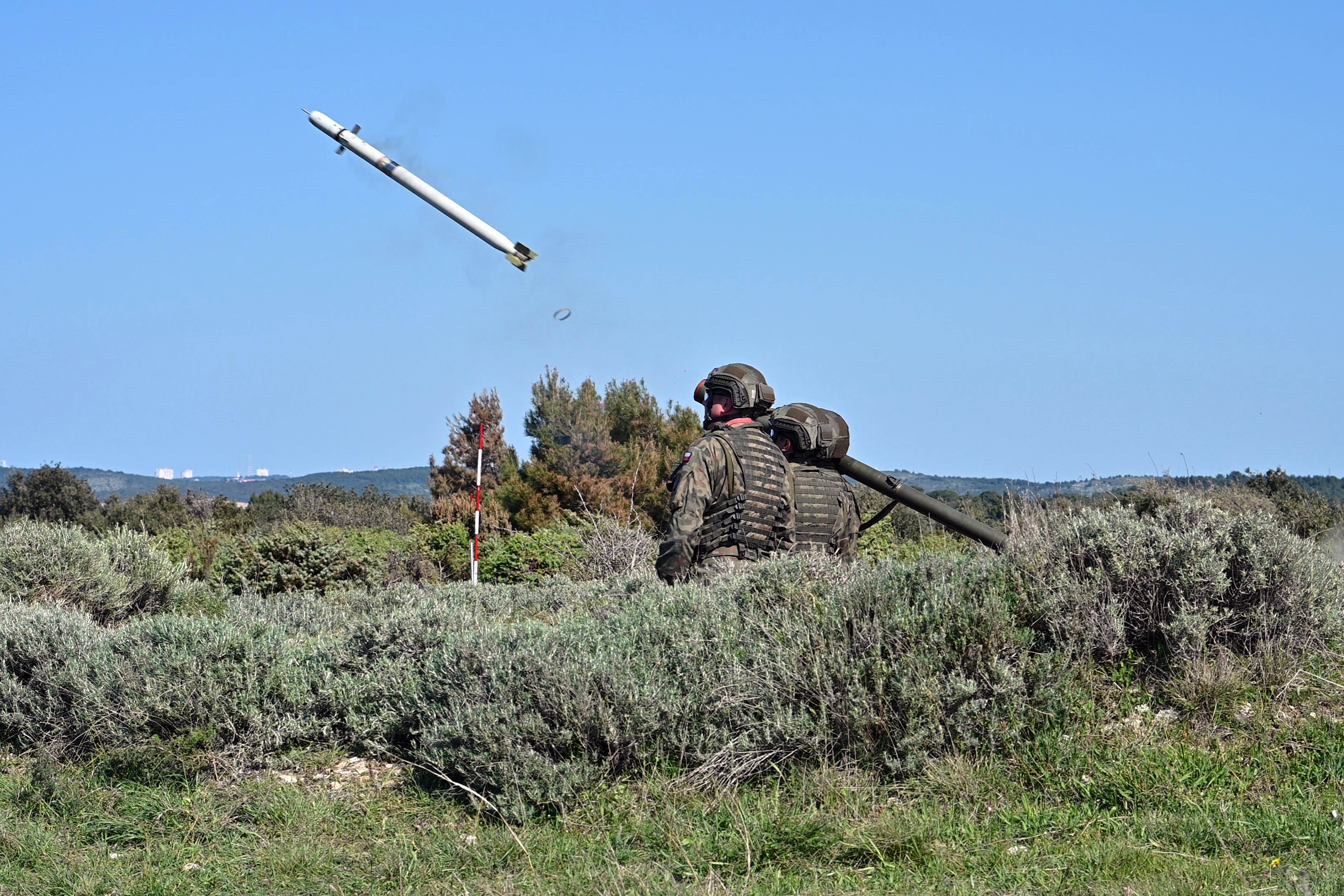 Polish Army soldiers, fire a man-portable air-defense system (MANPADS Piorun), during the exercise Shield 24, April 12, 2024 in Pula, Croatia. This annual event bolsters Croatian air defense capabilities against low and medium-altitude threats. Joined by the 57th Air Defense Artillery Regiment (C/1-57 ADAR), 173rd Airborne Brigade, and allied forces from the Polish Armed Forces, Slovenian Army, and French Armed Forces, participants jointly train on air defense tactics, techniques, and procedures, including air-space control and live fire engagements. (U.S. Army photo by Davide Dalla Massara)