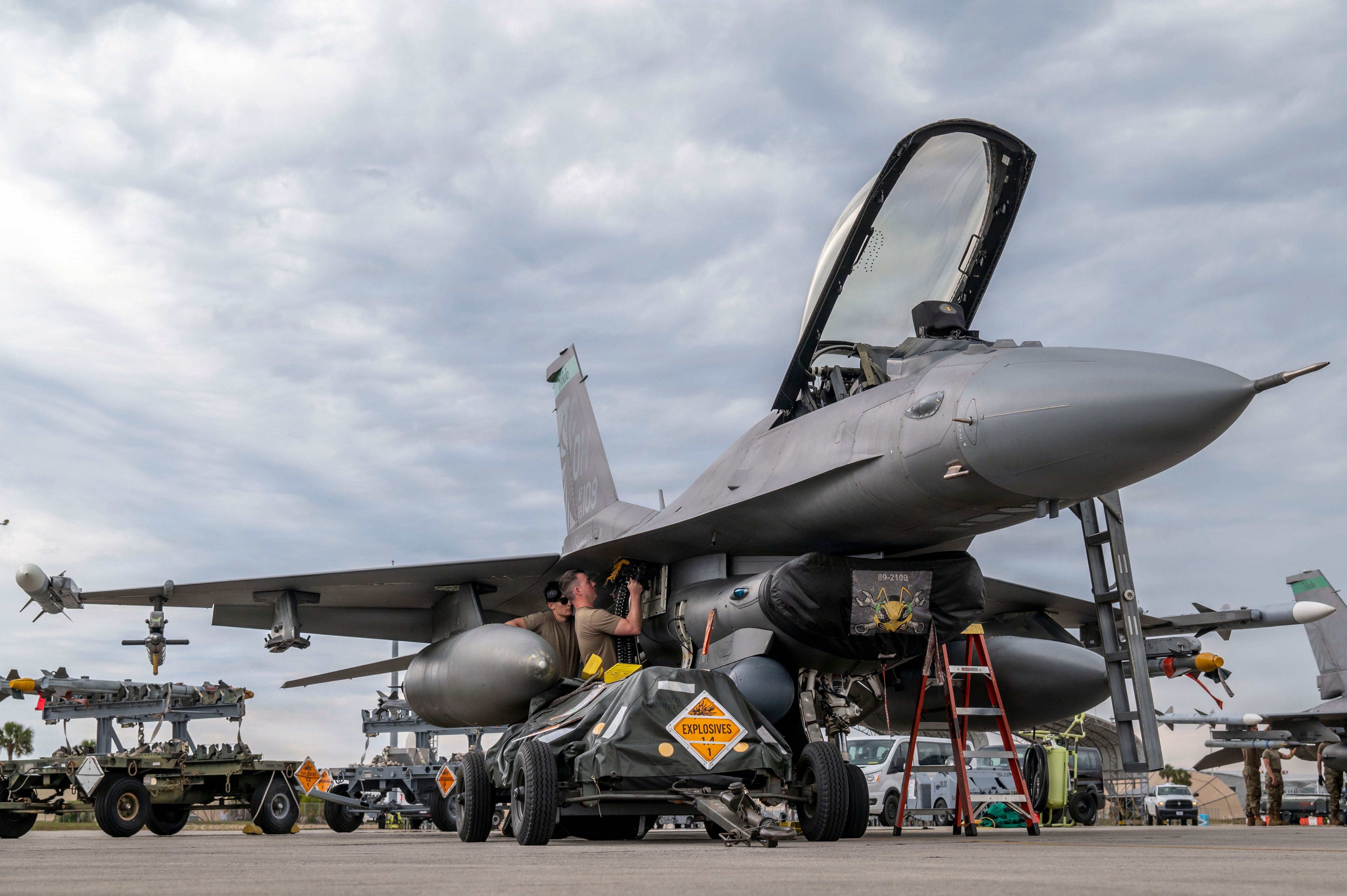 U.S. Air Force Tech. Sgt. Chase Brossia and Airman 1st Class Vance Weaver, aircraft armament systems specialists assigned to the Ohio National Guard’s 180th Fighter Wing load 20mm bullets into an F-16 Fighting Falcon’s M61A1 Vulcan cannon during Checkered Flag 26-2 and Weapons System Evaluation Program-East at Tyndall Air Force Base, Fla., April 29, 2026. Checkered Flag, a large-scale aerial exercise, hones the skills of the aviators and maintainers who fly and fix aircraft, fostering pride in their craft and ensuring they remain the most lethal combat force in the world. U.S. Air National Guard photo by Master Sgt. Kregg York) *Some photographic elements have been blurred for security purposes