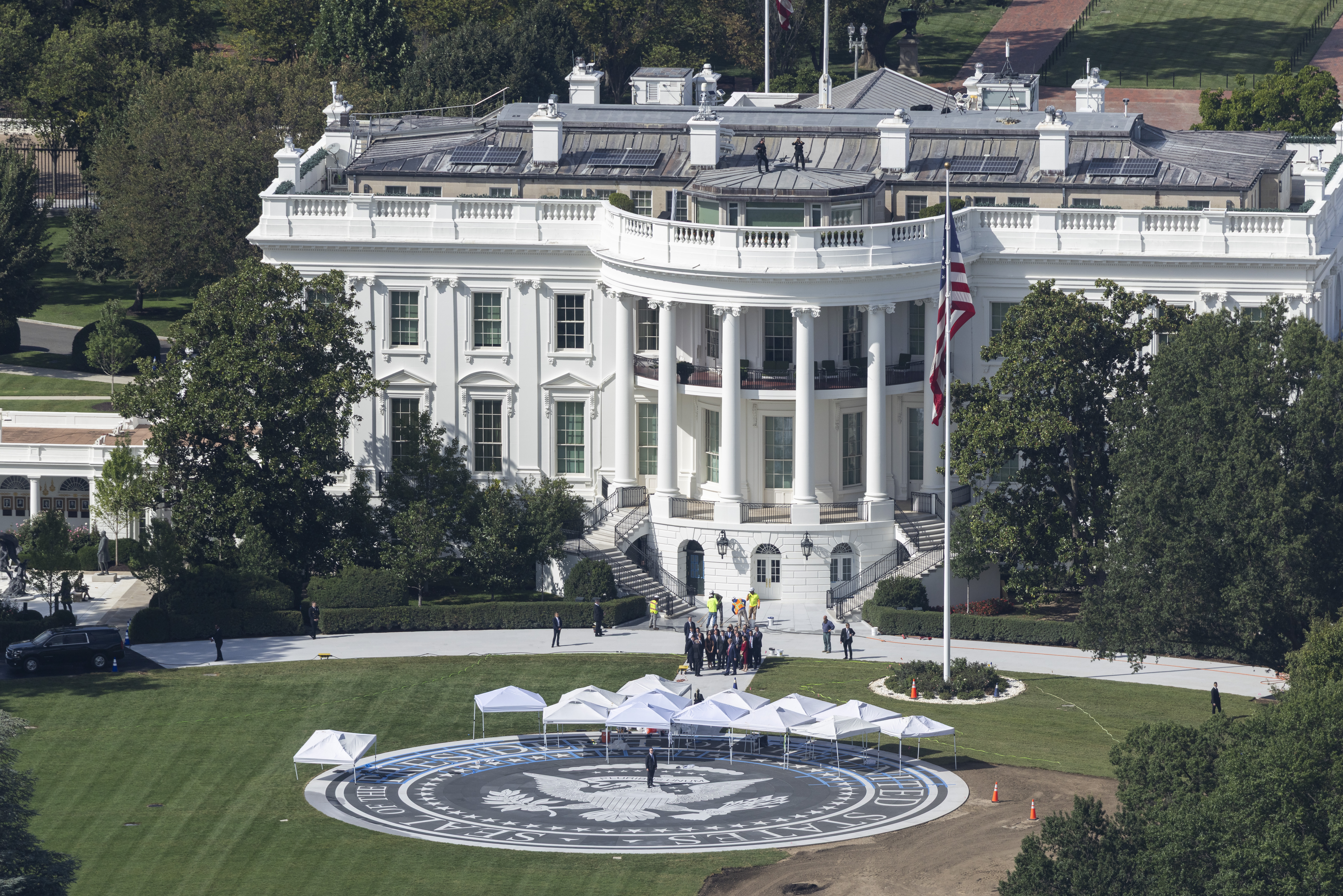 Sân bay trực thăng 6 triệu USD của Trump tại Nhà Trắng: Đá granite "triệu năm" có bền như lời đồn?