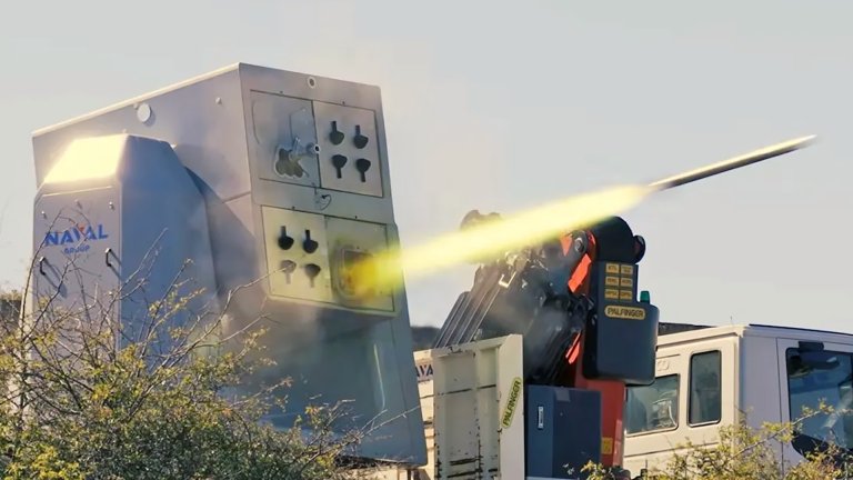 A French Navy Mistral class amphibious assault ship has been photographed carrying Naval Group’s new Rampart modular launcher, a system designed to allow a single weapon station to employ different types of rockets, missiles, and other effectors against a wide range of threats.