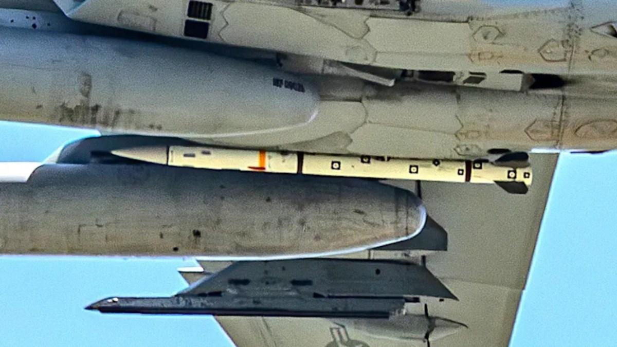 Pentagon Cuts New AIM-260 Air-To-Air Missile Production Deal, Testing Accelerating