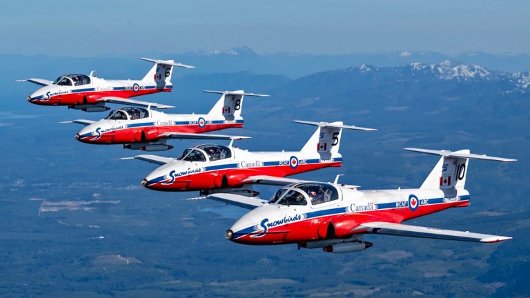 The Canadian Forces Snowbirds brought the Canadair CT-114 Tutor’s aerobatic career to a close on Friday, October 16, with a final home-base demonstration at 15 Wing Moose Jaw, Saskatchewan. The private event, which was livestreamed, honored the Canadian-built jet trainer that defined the team for more than half a century, as well as the aircrew and support personnel who kept the increasingly demanding aircraft flying.