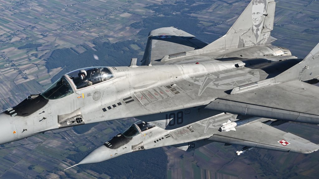 LASK, POLAND - OCTOBER 12 : A Raftor F22 from US Air Force, F 16 fighter jets and MIG 29 of the Polish Air Force take part in a NATO Air Force military drill on October 12, 2022 in Lask, Poland. (Photo by Stringer/Anadolu Agency via Getty Images)