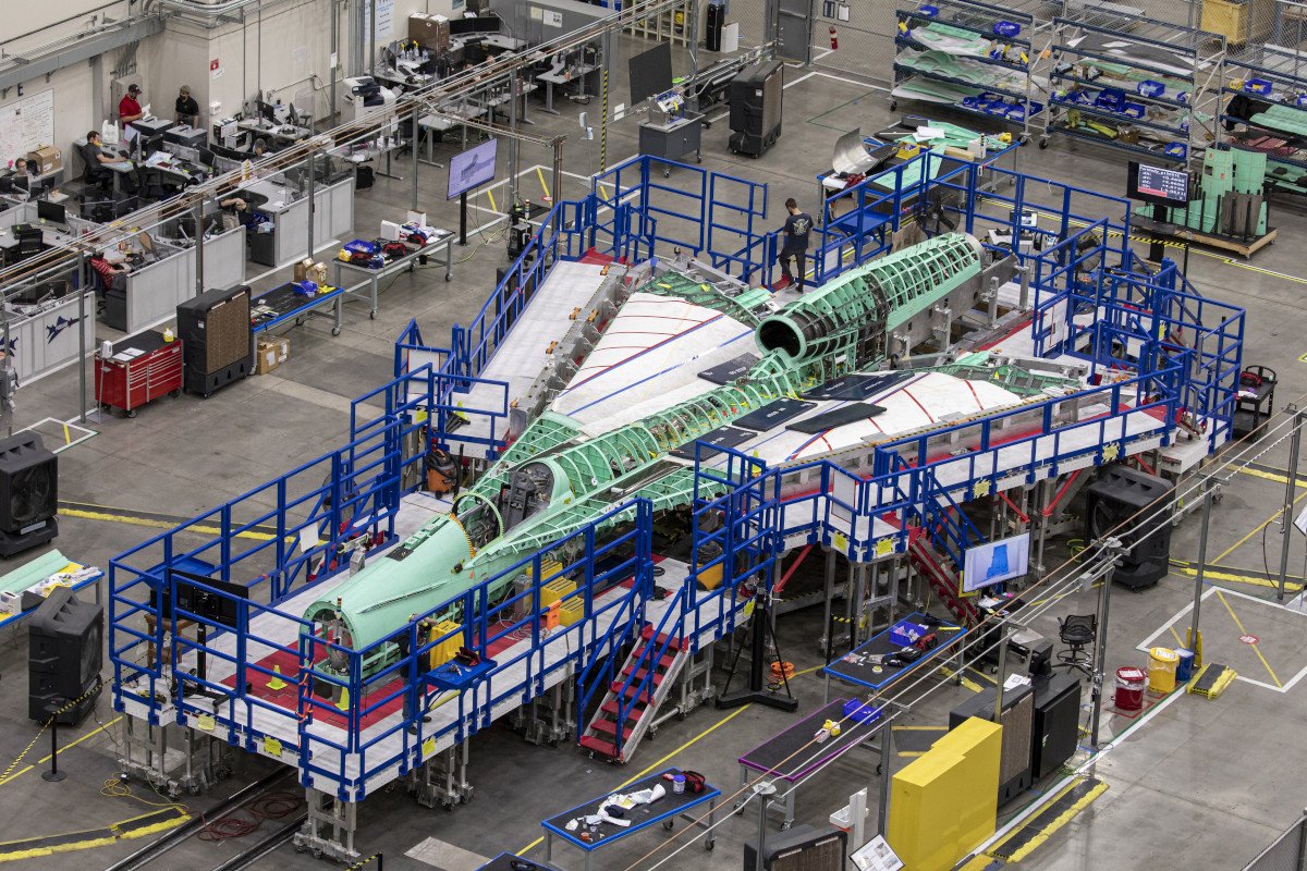 Skunk Works' Factory Of The Future Will Use Roaming Robots To Rapidly ...