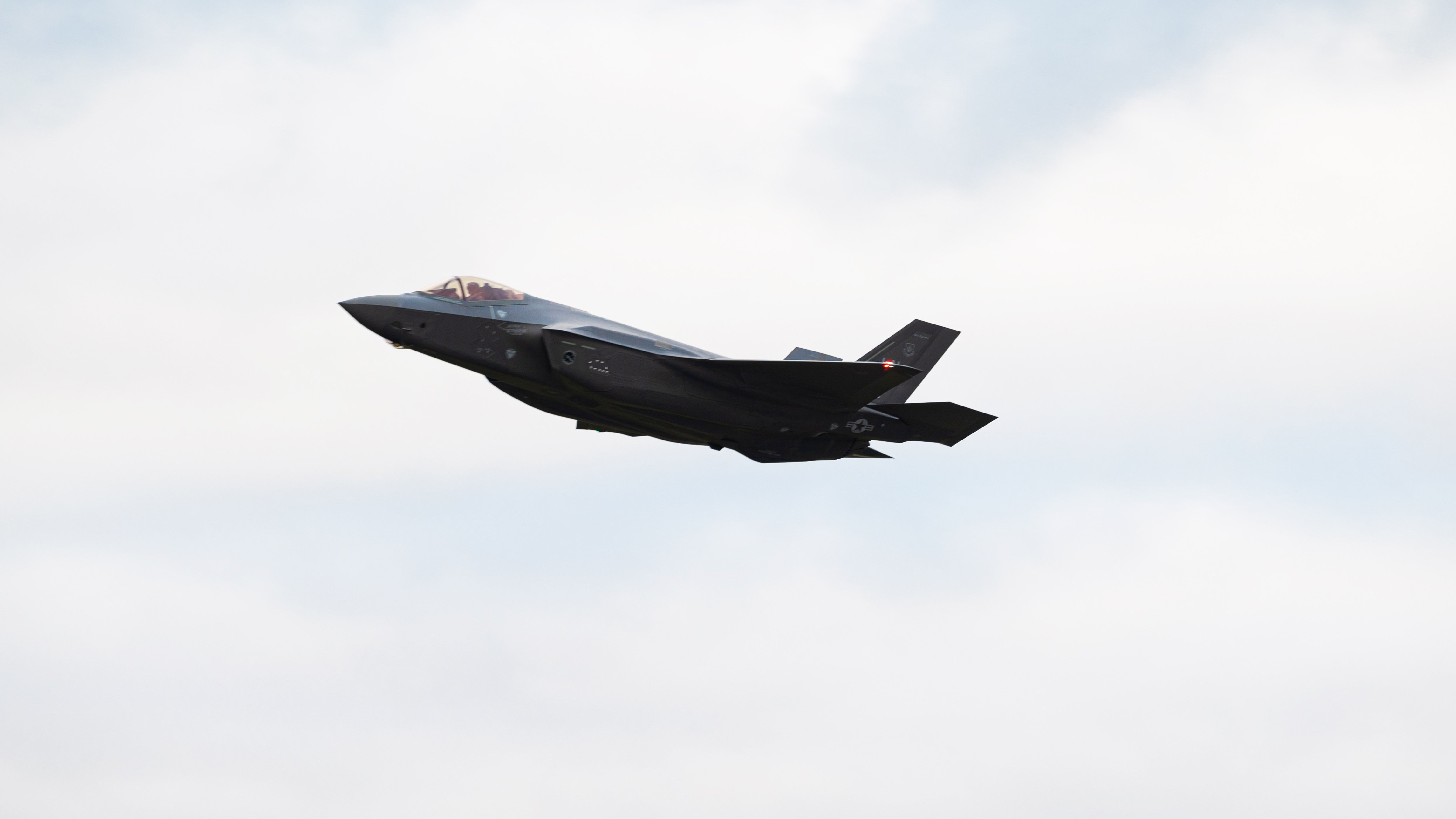 U.S. Air Force’s First European-Based F-35s Have Arrived In England