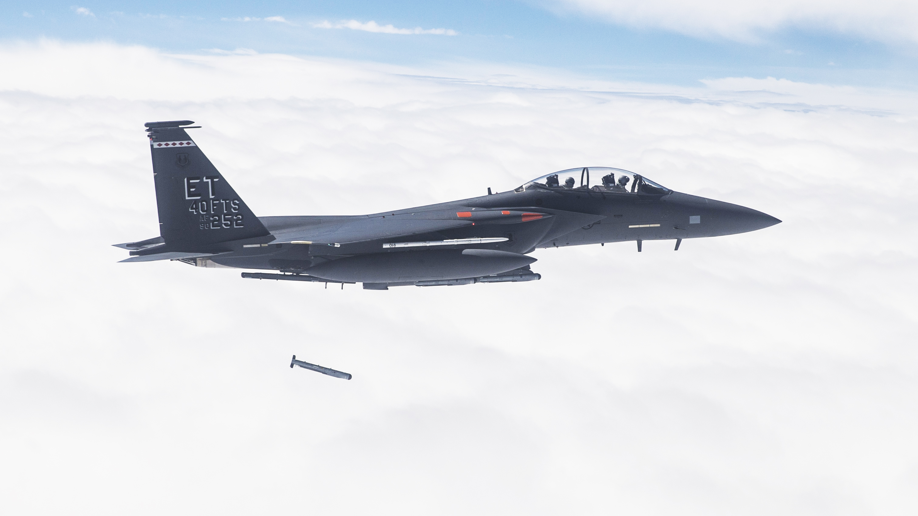 M2244 ブレイブストーム BRAVESTORM('17ブラスト)