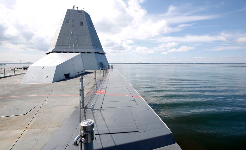 USS Zumwalt Breaks Down, Scrapes Along Panama Canal