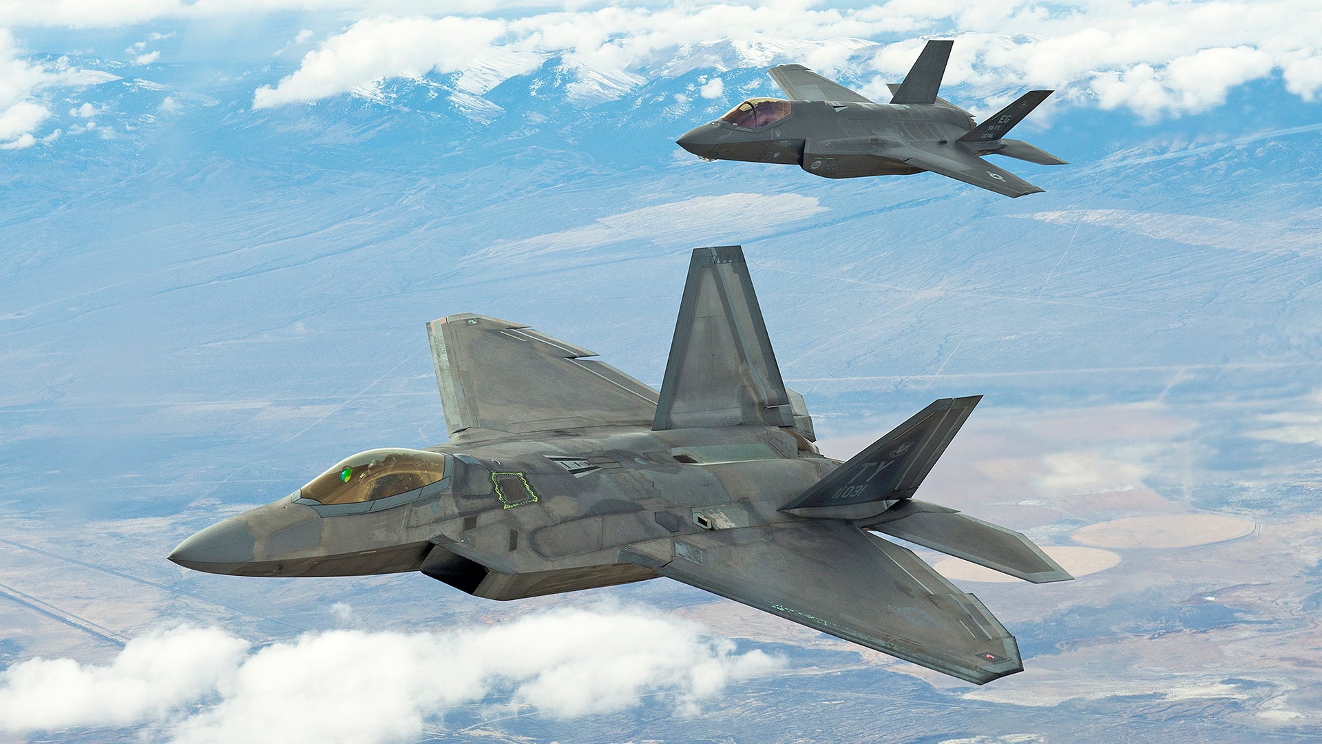 Lockheed Pitching U.S. Air Force On F-22-F-35 Hybrid Fighter
