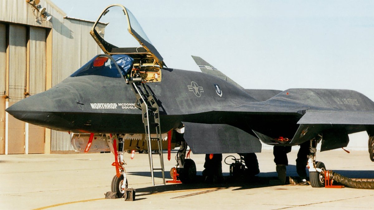 YF-23的武器舱布局既是其最佳特性之一,也是其最差特性之一。