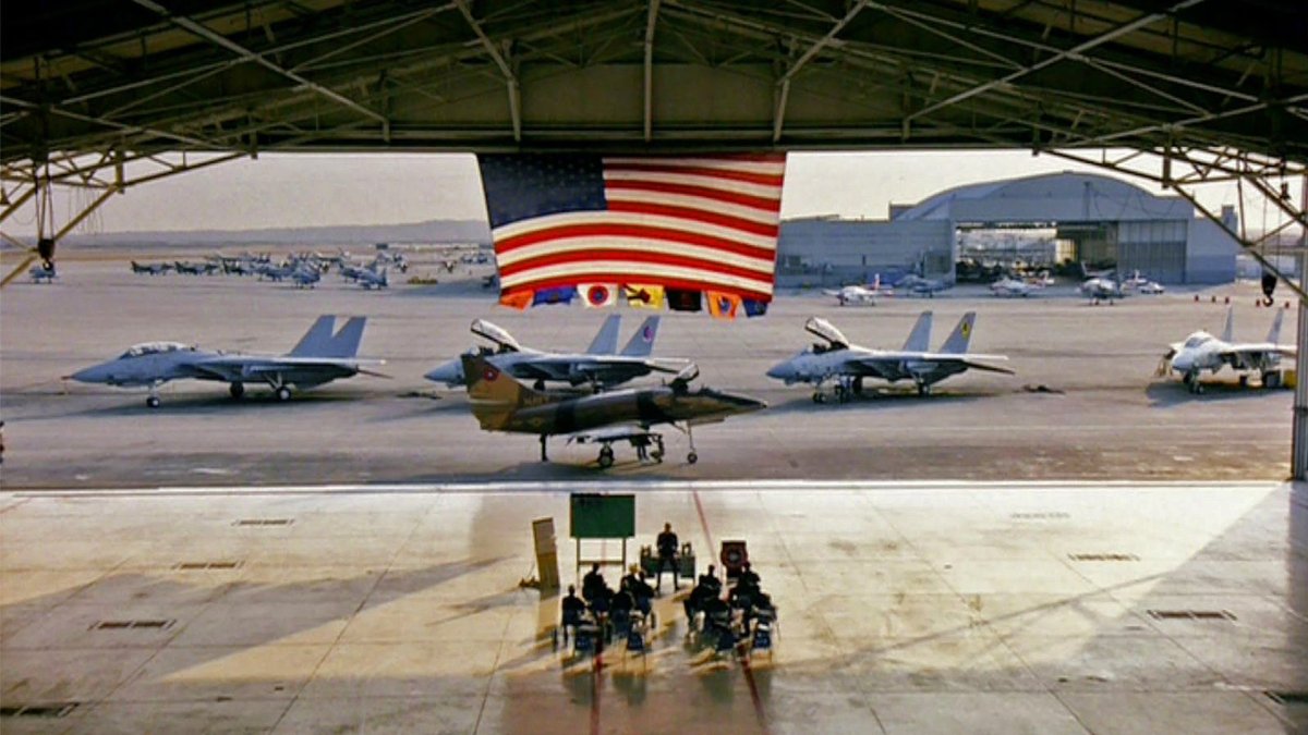 位于米拉马尔海军陆战队航空站的历史悠久的“壮志凌云”机库以闹鬼而闻名