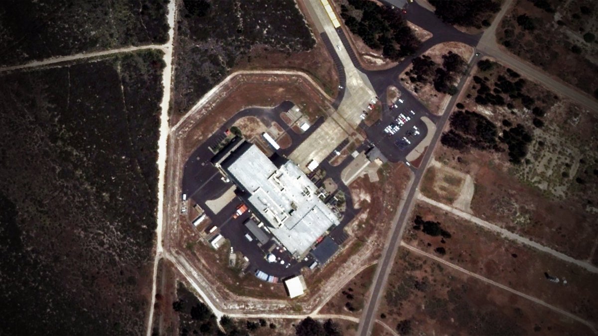 范登堡空军基地的航天飞机处理设施现在肩负着一项非常神秘的任务。