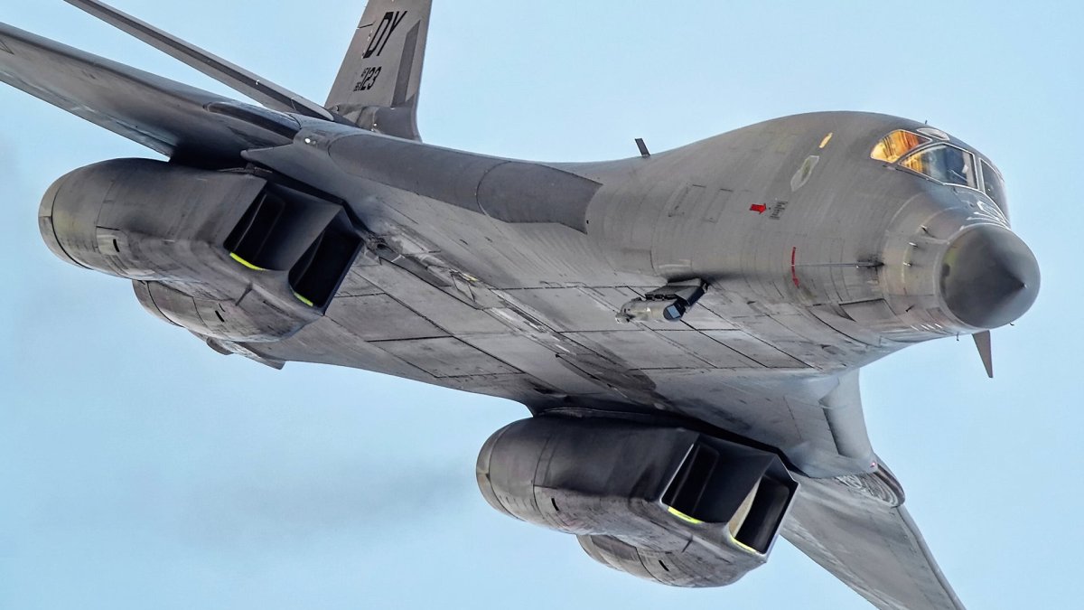 B-1B轰炸机机组人员的低空飞行技能能否以及是否应该保留?