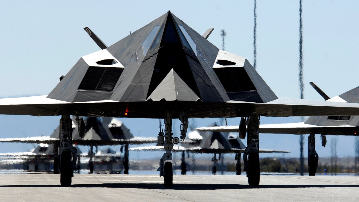F-117“夜鹰”战斗机现在似乎在“红旗”空中战争游戏中扮演假想敌的角色。