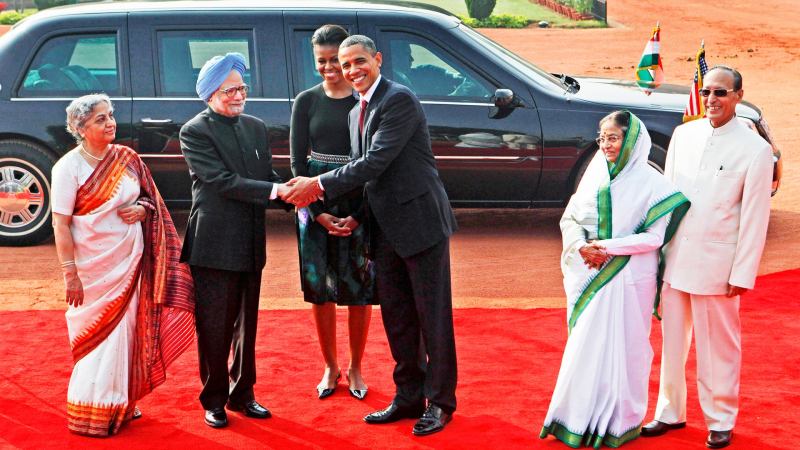 How A Presidential “Beast” Limo Almost Got Overrun In The Slums Of Mumbai