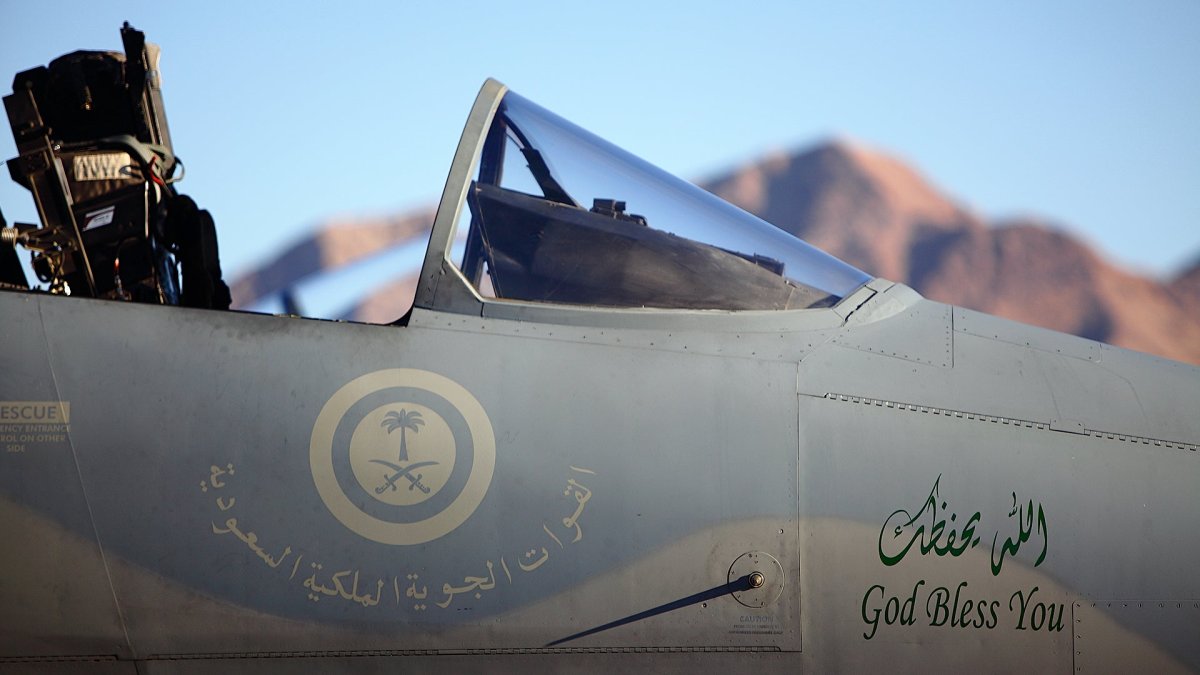 F-15“攻击鹰”战斗机飞越沙特阿拉伯:过去与现在